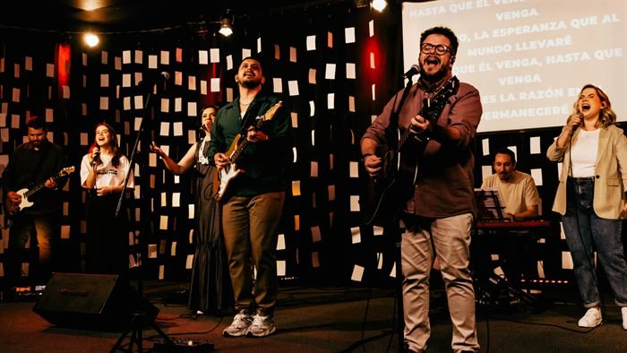 Alexandre Magnani na gravação de «Hasta Que Él Venga».