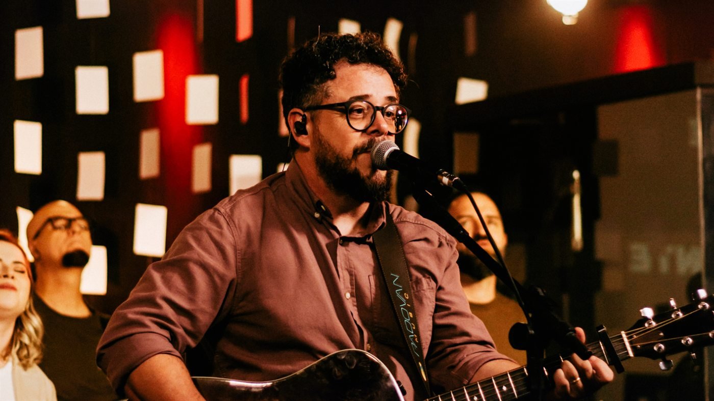 Carlinhos Falsetti durante a gravação de Alabanza